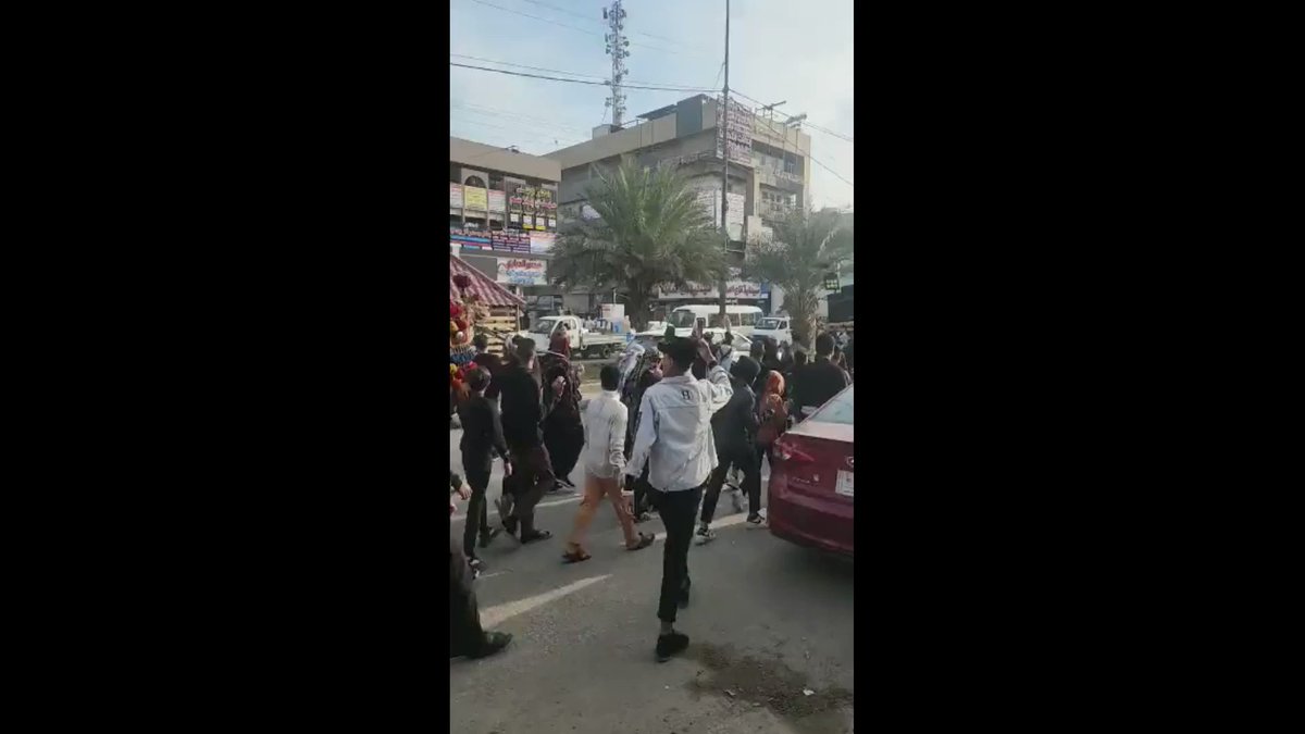 لم اكن اعرف ان #بغداد_شيعية لكن عندما رأيت البعران تمشي في الشوارع تأكدت من ذلك, فعلا بغداد لم تمتلئ بالبعران الا بعد ان اصبحت شيعية. بغداد والبعران والحصن.