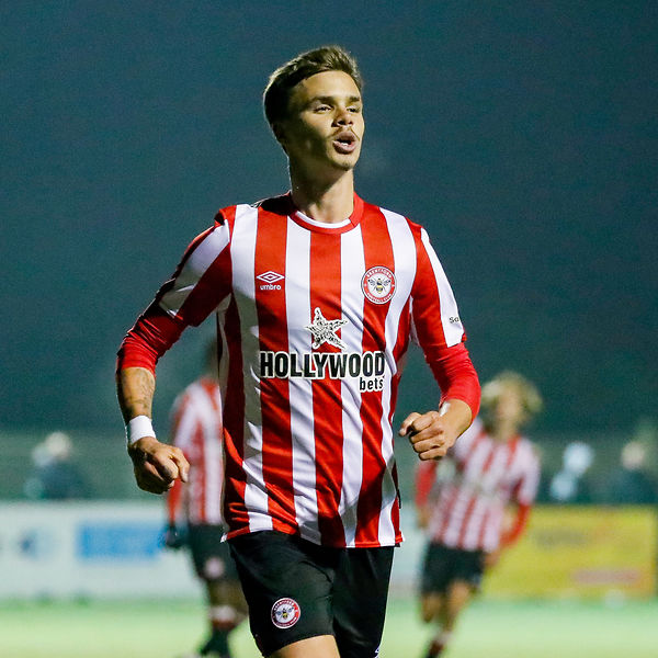 Romeo scores on Valentine's Day #BrentfordB reached the semi finals of the Middlesex FA ⚽️ Senior Cup thanks to Romeo Beckham's injury-time winner last night 💪