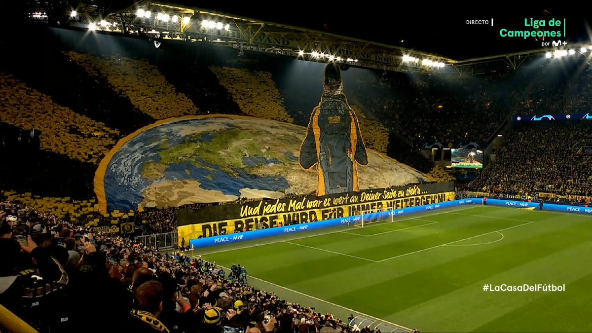 Lo del Borussia Dortmund y los mosaicos es un idilio increíblemente interminable. #LaCasaDelFútbol #UCL
