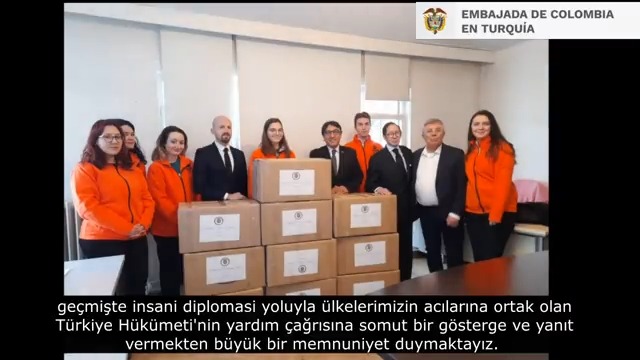 “Se prueba el oro en el fuego, y los amigos en la adversidad”, mensaje del embajador de Colombia en Türkiye🇹🇷, Julio Aníbal Riaño, tras la llegada del equipo de rescate que apoyará a las víctimas del terremoto.