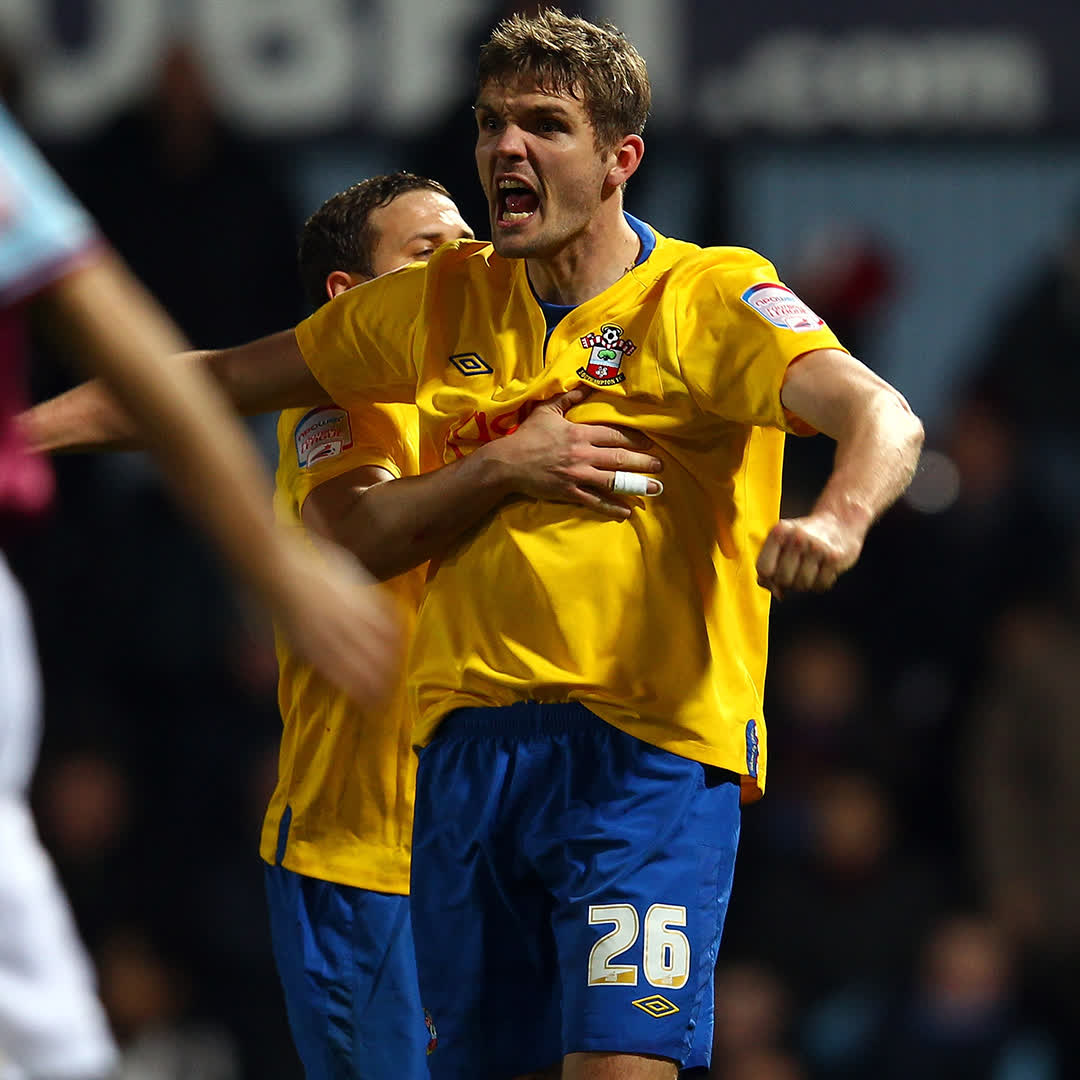 11 years ago on Tuesday, Southampton claimed an important 1-1 draw at West Ham. Jos Hooiveld’s goal earned a point - he also got the winner vs the Hammers at St Mary’s that season. The big Dutchman weighed in with 7 goals in the Championship #SaintsFC