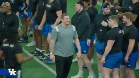 Mic'd up at winter workouts with Assistant Strength and Conditioning Coach @UKCOACHMALONE #GoBigBlue x #BBN 😼🏈