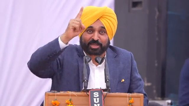 75 ਸਾਲ ਹੋ ਗਏ ਸਾਡੇ ਲੋਕਾਂ ਨੂੰ ਲੀਡਰਾਂ ਨੇ ਗਲ਼ੀਆਂ-ਨਾਲੀਆਂ ‘ਚ ਹੀ ਉਲਝਾ ਕੇ ਰੱਖਿਆ ਸੀ… ਹੁਣ ਪੰਜਾਬ ‘ਚ ਲੋਕਾਂ ਦੀ ਆਪਣੀ ਸਰਕਾਰ ਹੈ…ਲੋਕਾਂ ਦਾ ਜੀਵਨ-ਪੱਧਰ ਉੱਚਾ ਚੁੱਕਣ ਲਈ ਕੰਮ ਕਰ ਰਹੇ ਹਾਂ…ਸਿੱਖਿਆ ਦੇ ਖੇਤਰ ‘ਚ ਮਿਸਾਲੀ ਕੰਮ ਕਰਨ ਲਈ ਲੱਗੇ ਹੋਏ ਹਾਂ…