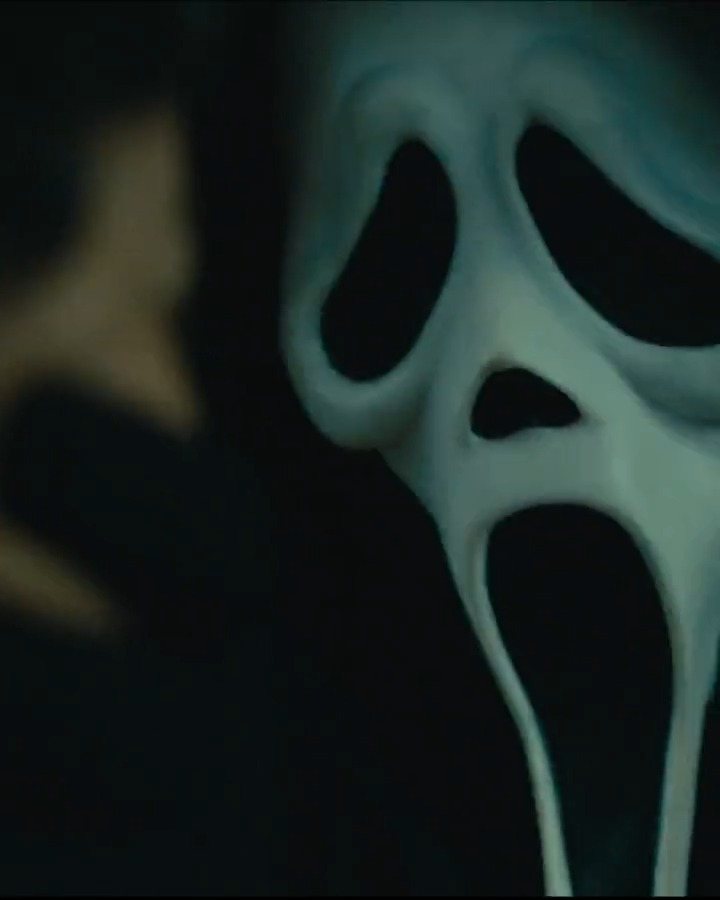 Não adianta se esconder, esse #Ghostface está em todos os lugares! 😱 Ele te espera dia 09 de março em #Pânico6, somente nos cinemas. 🔪