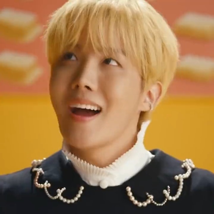 🚨 ISSO NÃO É UM TREINAMENTO, ARMY! 💜 Amanhã é aniver do J-hope (방탄소년단) e teremos um programa especial dedicado ao muso. A partir das 15h30, no meu canal! #MTVMúsica *VERIFIQUE A CLASSIFICAÇÃO INDICATIVA