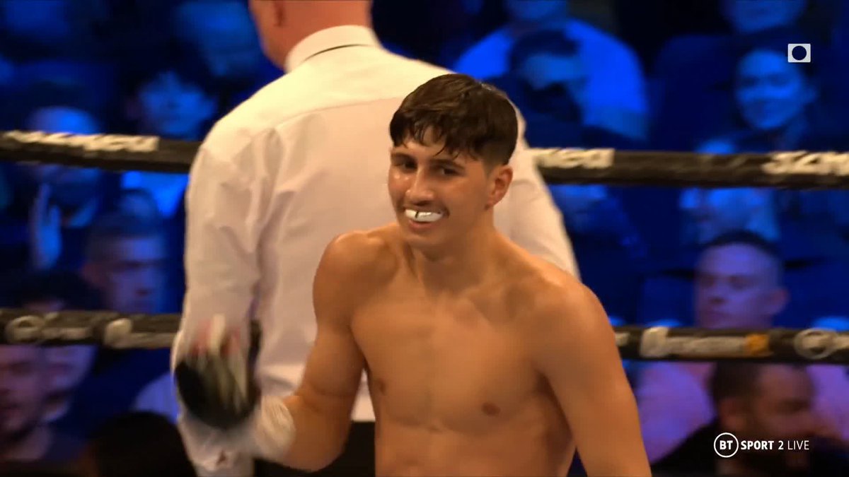 5️⃣-0️⃣! Royston Barney Smith is DANGEROUS! 💥 Royston Barney Smith 'Sugar Boy' has done it again in under 60 seconds! 🥊 #AdeleyeBezus | BT Sport 2