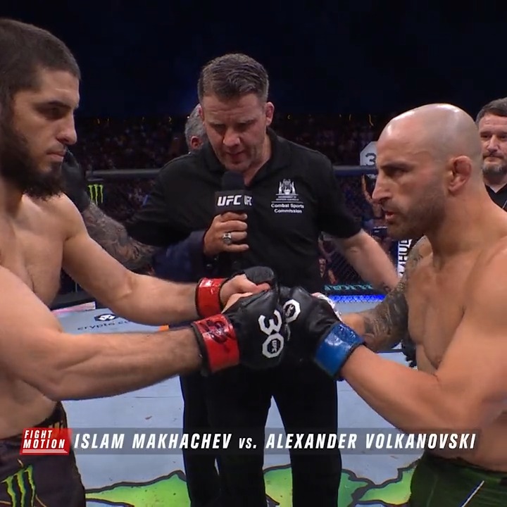 The only way to make this fight better was to put it in slow mo! 🎥🔥 [ Watch the FULL #UFC284 Fight Motion: ]