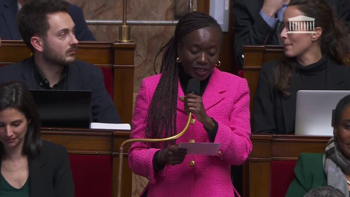 💬 "Madame la présidente, tous les Noirs ne se ressemblent pas!" La députée insoumise, Nadège Abomangoli, recadre la présidente de l'Assemblée nationale, Yaël Braun-Pivet, après que cette dernière l'a confondue avec sa collègue Rachel Keke ⤵