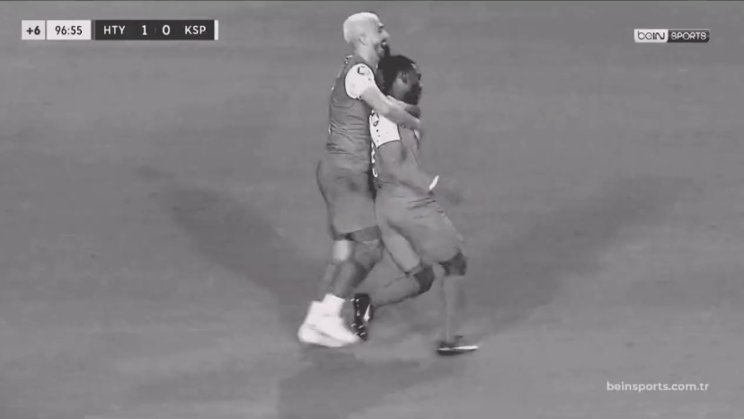 💔 Son maç, son gol, son sevinç… Ailesi, yakınları ve sevenlerine başsağlığı diliyoruz. Yattığın yer incinmesin #ChristianAtsu Seni asla unutmayacağız! ∞
