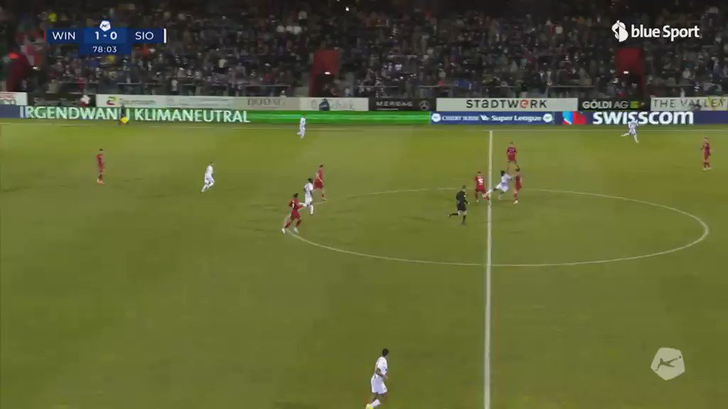 Si quelqu'un peut m'expliquer comment Balotelli peut ne pas prendre rouge là-dessus... Et en passant, pourquoi le VAR dormait?