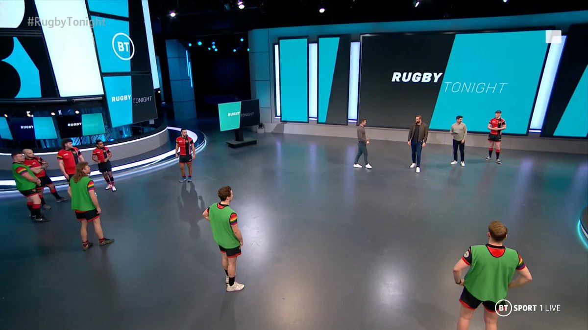 .Jamie Roberts and Brian O'Driscoll walk through a demo of the finer details of manipulating an opposition defence and combining as a centre-partnership 🔍 You can still see the chemistry 🤝