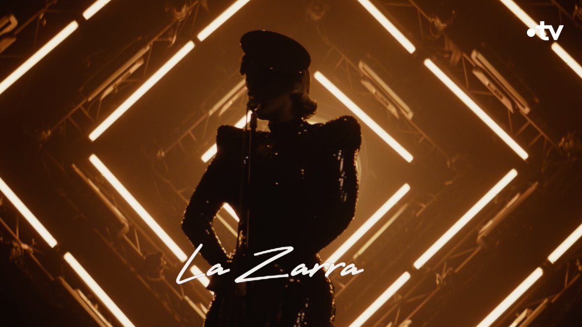 🎙️🇫🇷 FLASH - La chanteuse québécoise La Zarra, qui représentera la France à l’#Eurovision2023, a dévoilé la chanson #Évidemment, qu’elle chantera le 13 mai prochain à Liverpool. (France 2) #LaZarra #Eurovision