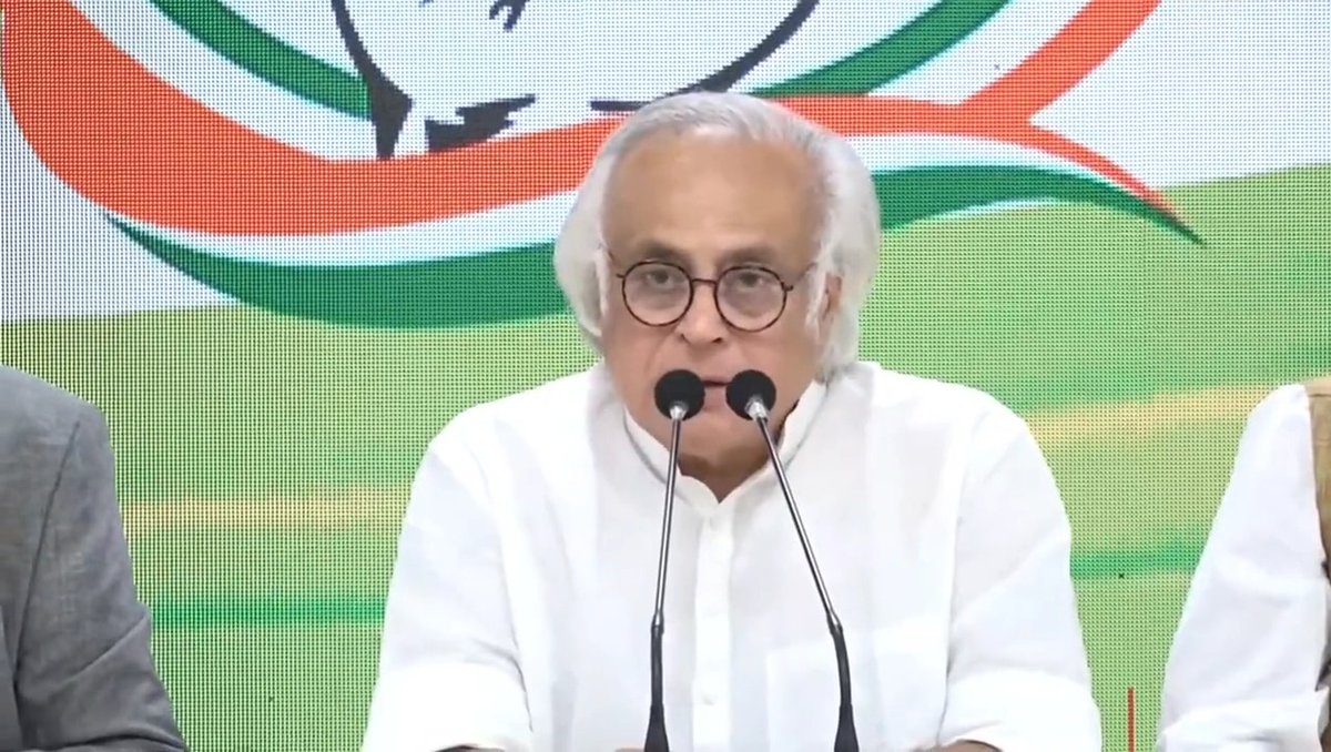 छापे पड़ने दीजिए, ऐसी धमकी की राजनीति से हम डरने वाले नहीं हैं। हम पीछे नहीं हटेंगे। इसका कड़ा मुकाबला करेंगे। हमारा महाअधिवेशन 24 फरवरी से शुरू होगा और 26 फरवरी तक चलेगा। : Jairam Ramesh जी