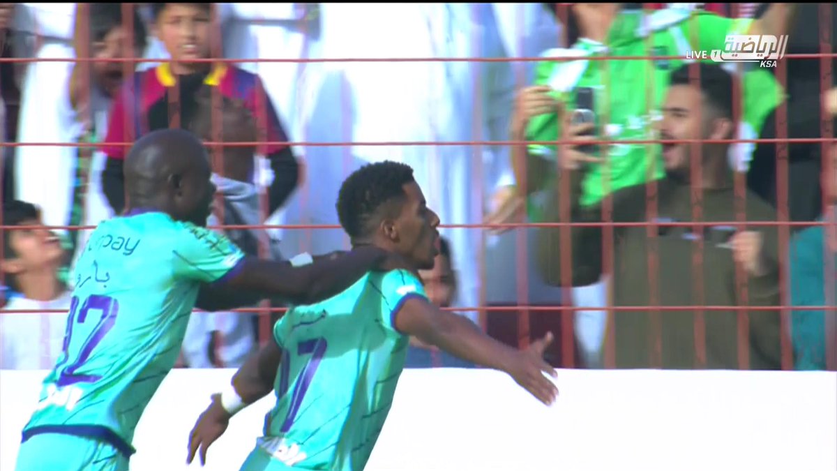 هدف #الأهلي الأول في مرمى #أحد سجله اللاعب هيثم عسيري. #أحد_الأهلي #الرياضية_السعودية #دوري_يلو