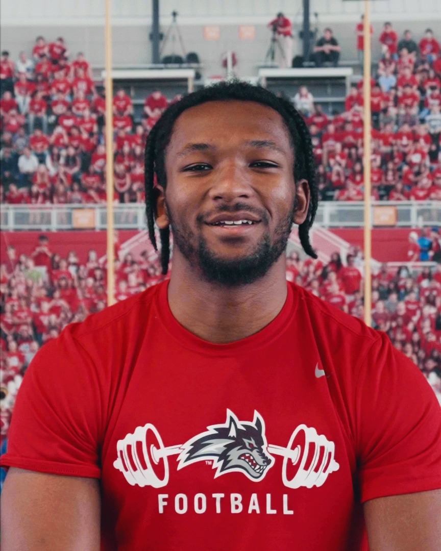 𝗪𝗘𝗟𝗖𝗢𝗠𝗘 𝗧𝗢 𝗧𝗛𝗘 𝗜𝗦𝗟𝗔𝗡𝗗 🏝️ Seawolves fans, get to know one of our new wide receivers Dezmond Williams! 🌊🐺 x #HOWL