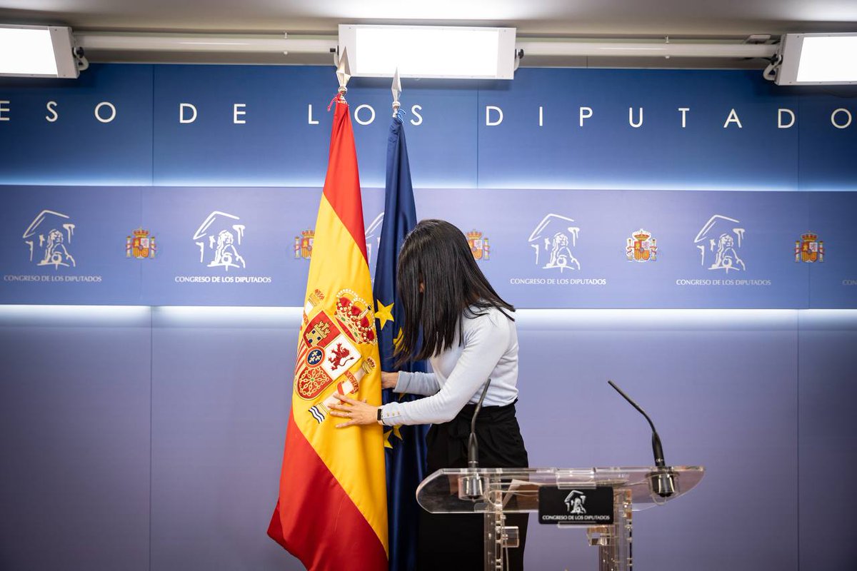 La bandera de España se respeta, se defiende y, por supuesto, se queda.