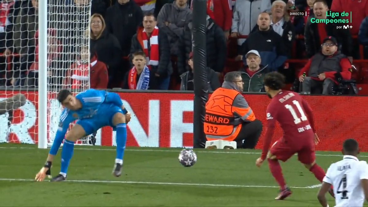 Tierra, trágame. Courtois falla y Salah no perdona. 2-0 en Anfield. #UCL #LaCasaDelFútbol