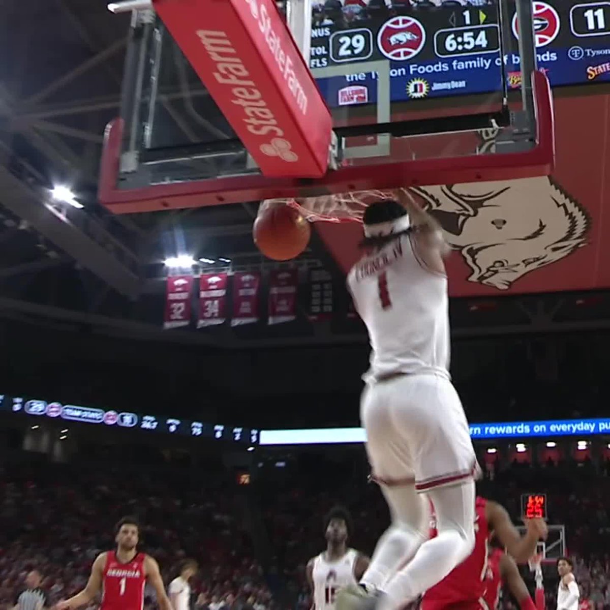 Ricky Council IV put it in reverse 🙌 Arkansas Men’s Basketball 🐗 5️⃣0️⃣'s across the board!