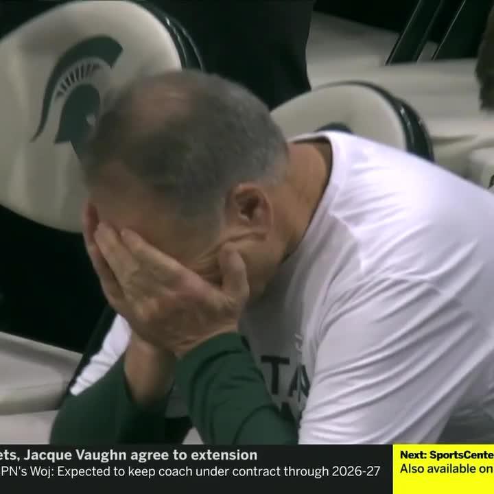 Tom Izzo at the end of tonight's Michigan State Men's Basketball win was so pure. 💚 #SpartanStrong