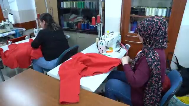 Üşüyen tek bir yürek kalmayana dek üretmeye devam edeceğiz. Umut ve dayanışma içinde milleti için eğitimle üreten ellerin emeği, bu ülkenin geleceğidir. Kardeşlik Seferberliği🇹🇷