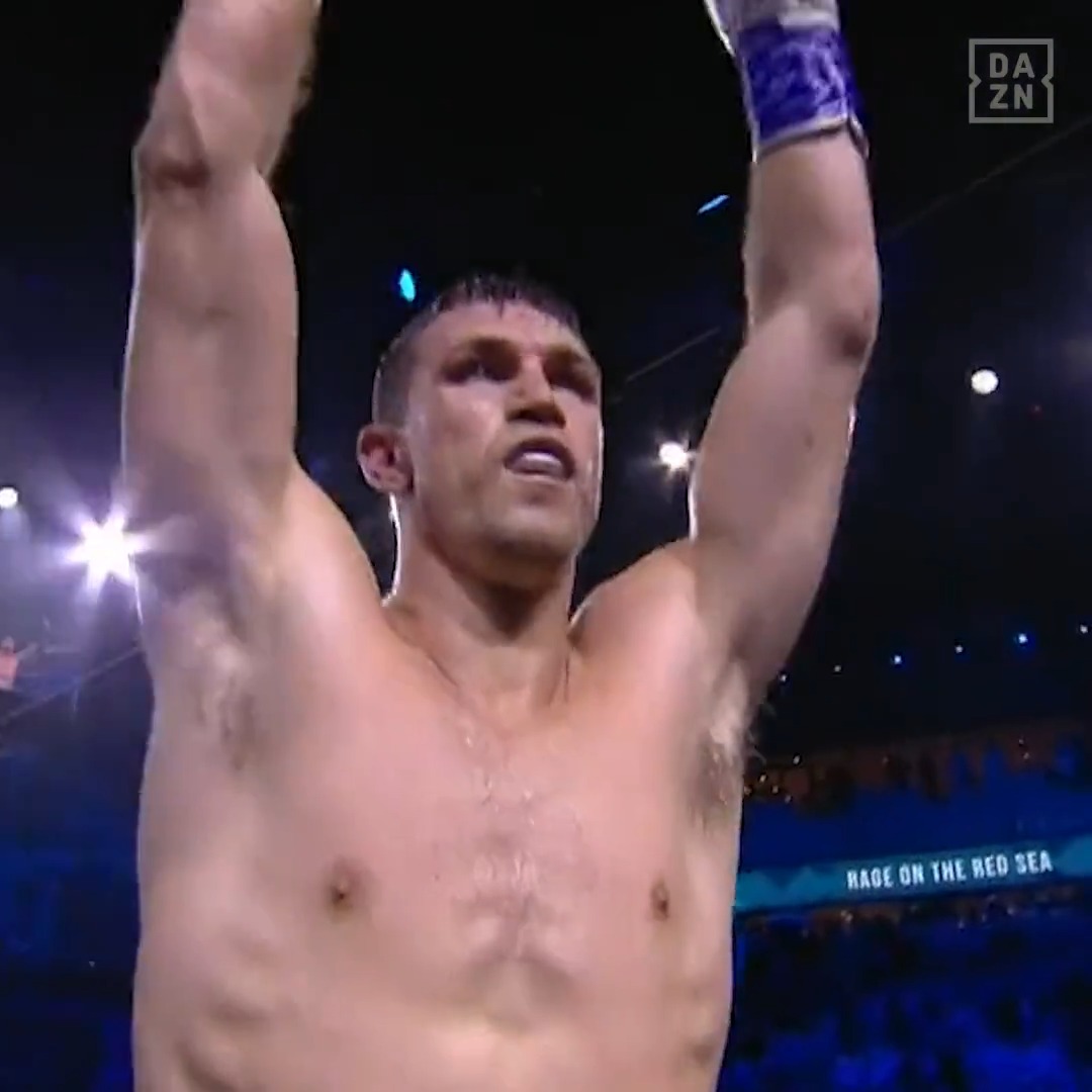Last time out at 175lbs 😳 Callum Smith is back on March 11 💥 #SmithStepien