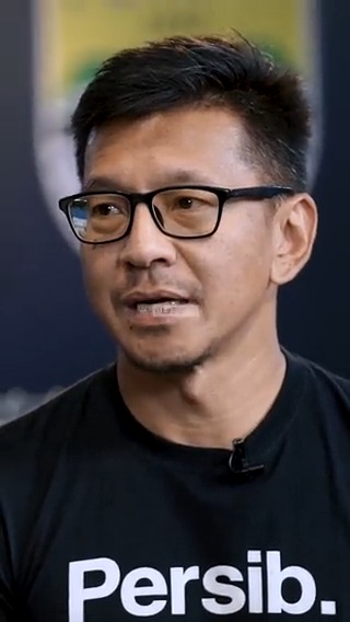 Pertandingan PERSIB versus Arema FC di Stadion Pakansari besok harus digelar tanpa kehadiran penonton di Stadion. Lalu, apa yang menjadi alasan laga tersebut tidak dapat dihadiri oleh penonton? Selengkapnya di #PERSIB