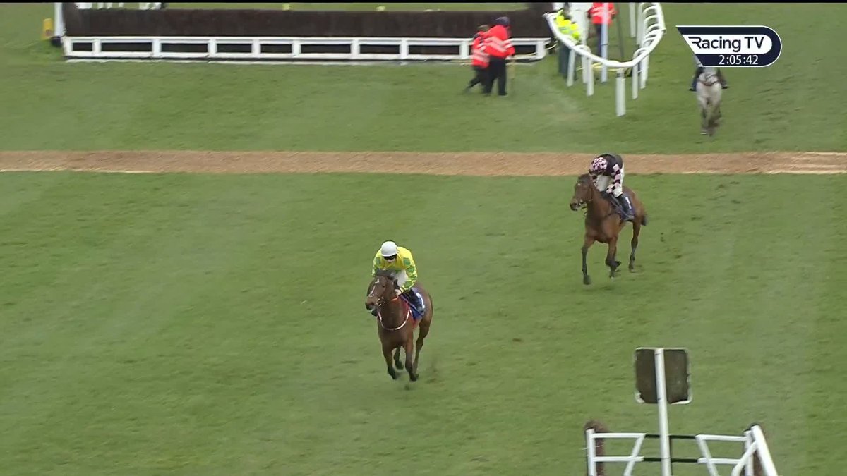 The likeable Effernock Fizz is only eight but already the veteran of 75 races. She makes another winning visit to Britain and opens her account over fences for Cian Collins at Ludlow Racecourse 🏇 Sean Bowen Cian Collins