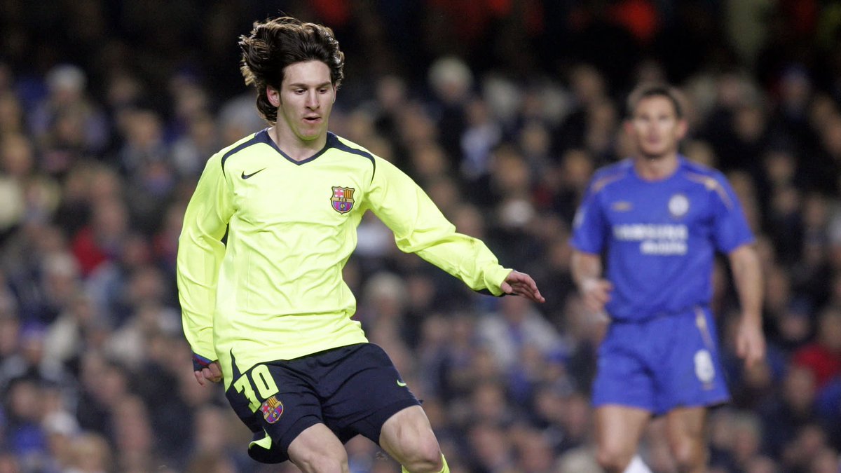 Se cumplen 17 años del PRIMER mata-mata de Messi en Champions League. Fue ante Chelsea, en Stamford Bridge, y solo tenía 18 AÑOS. Esto hizo. 🤯