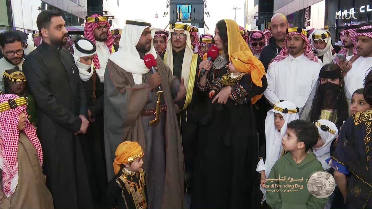 خلف الخلف ونرجس العوامي من بوليفارد الرياض ينقلون قصائد الزوار بمناسبة #يوم_التأسيس خلف الخلف نرجس العوامي#أمي🇸🇦 تابعوا تغطية يوم التأسيس مباشرة على #شاهد ⁧#يوم_بدينا⁩
