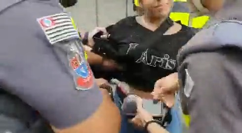 Alguém arrisca em quem essa “cidadã” votou? Furto de celular é a nova profissão instituída pelo PT. O mais incrível é a petulância, é a inversão de valores construída pela esquerda.