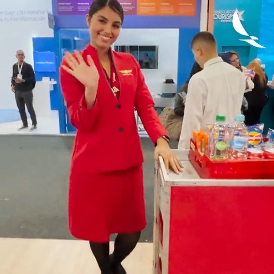 ¡Ahora eliges qué comer! 😋 ️En la #VitrinaANATO2023 ✈️ podrás conocer todo lo nuevo que nuestro menú a bordo tiene para ti. 🍫🍬