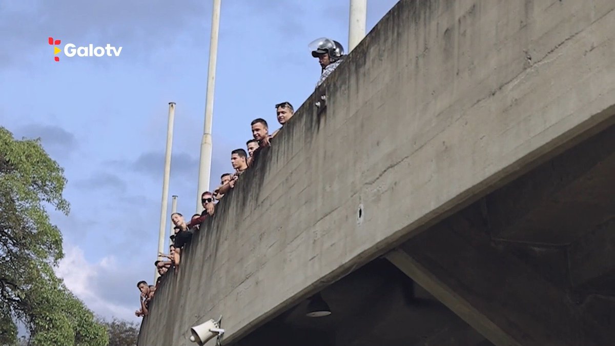 O Clube Atlético Mineiro repudia veementemente as ofensas racistas e xenofóbicas dirigidas à nossa delegação durante a chegada do time ao estádio Olímpico de Caracas.