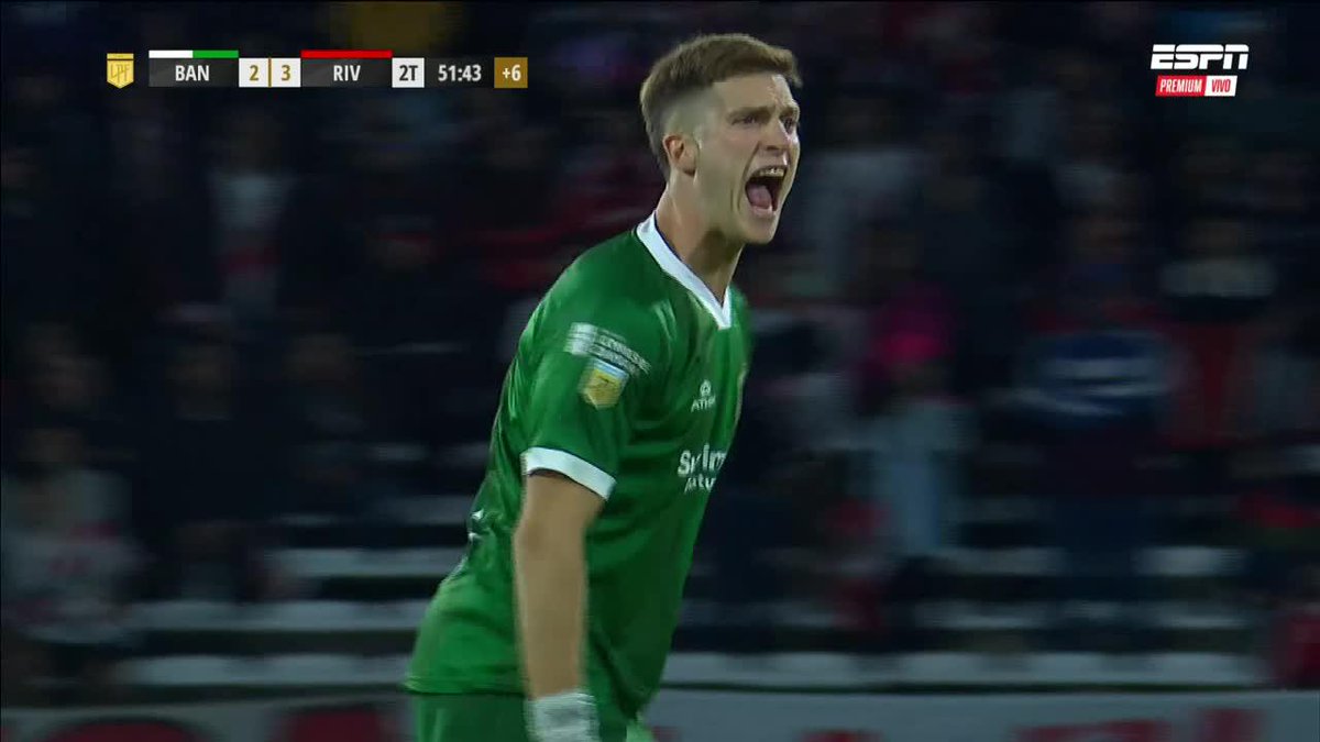 "DEJAME IR, DEJAME IR..." Facundo Cambeses quiso ir a cabecear en la última vs. River, pero Archu le dijo que no. 📺 ESPN Premium | Suscribite al Pack Fútbol en