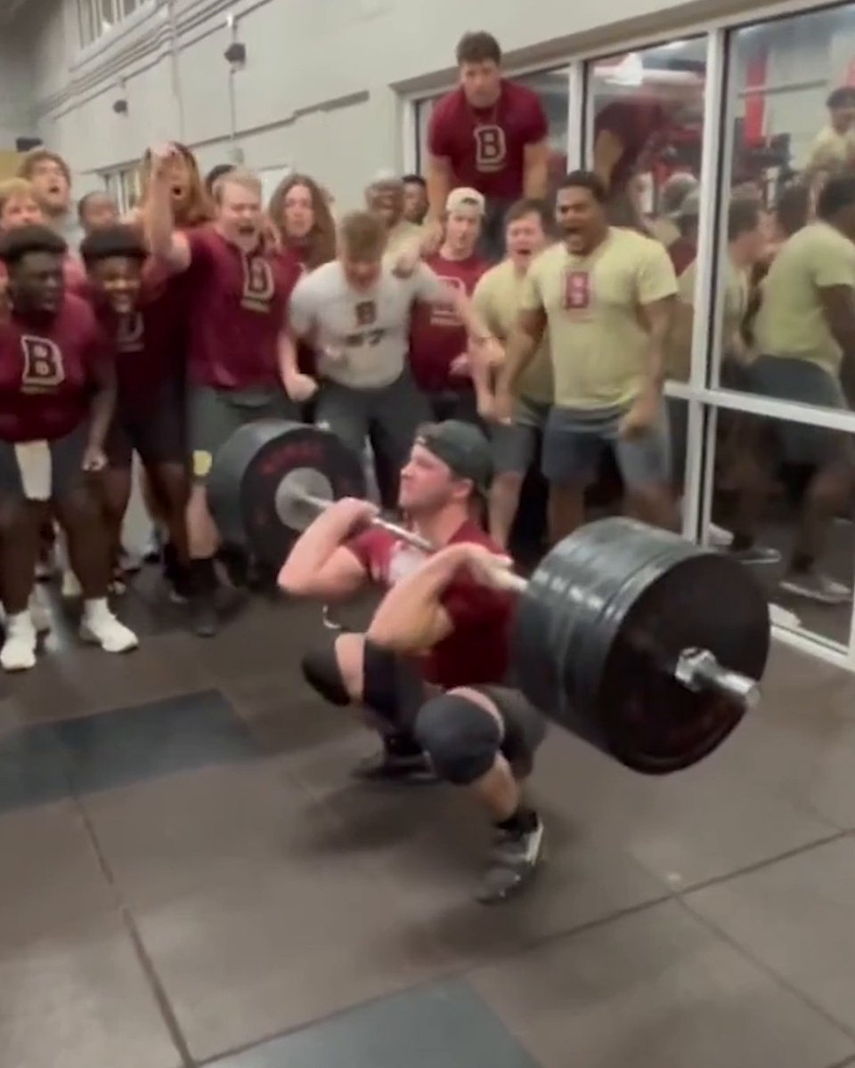 This freshman cleaned 445 lbs 😳 Bridgewater Football (via aaron.n24/IG)