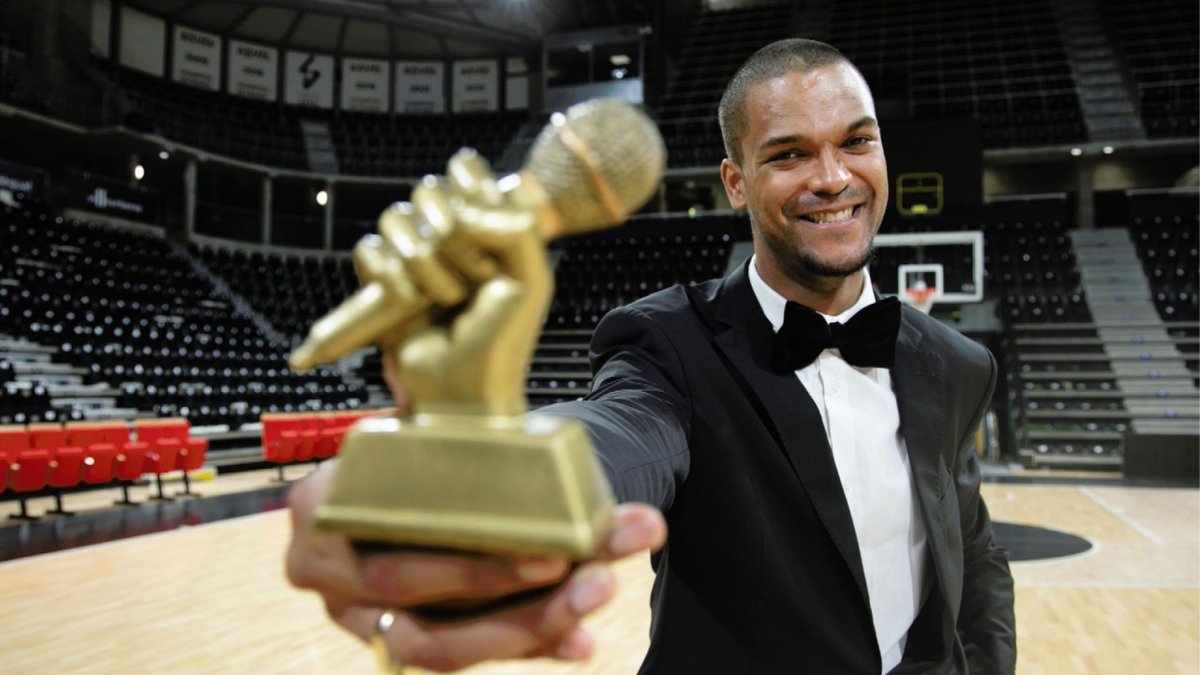 🎤 #TLS | Partez à la découverte de Pierre « Big Salz » Salzmann-Crochet, le speaker fou du basket à la voix aussi grande que sa taille 🔥 🏀 Animateur du LDLC ASVEL, de Caen Basket Calvados et de USO Mondeville Basket, le normand régale le public grâce à son talent 🔊 🎙️ guillaume papin @LouisDumenil