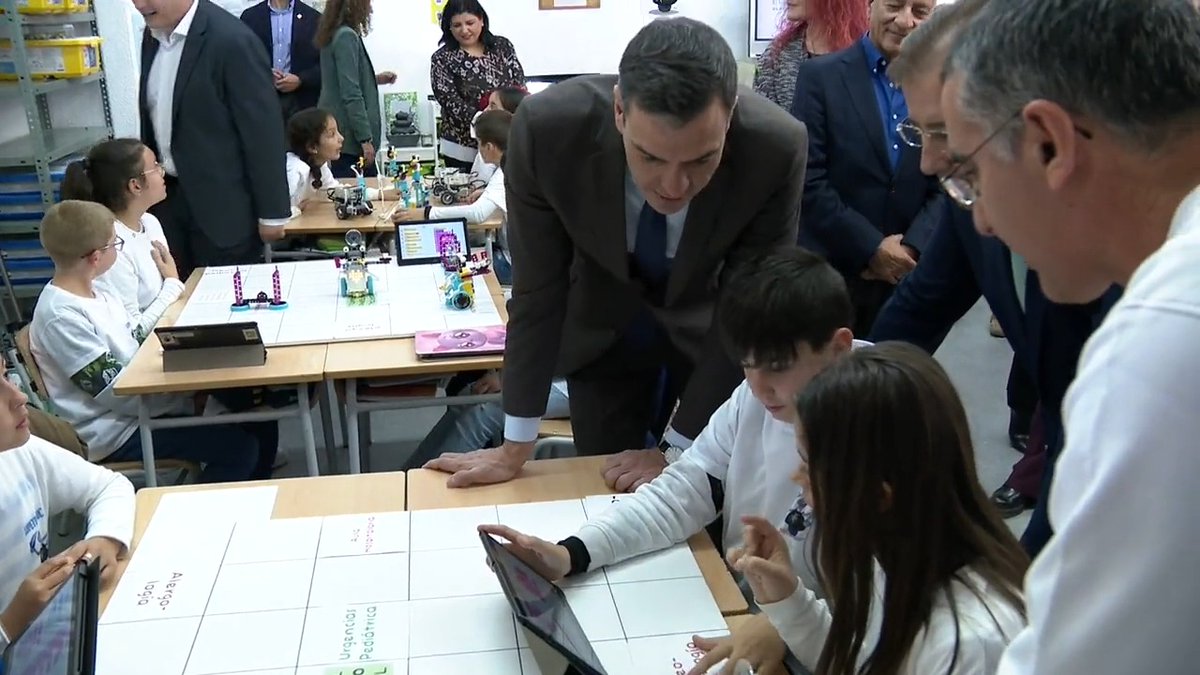 Recién llegado de Ucrania, visito en Badajoz el colegio público Lope de Vega, que participa en iniciativas para promover el uso de la tecnología. El Programa Código Escuela 4.0 facilitará a alumnos y profesores la adquisición de competencias digitales en programación y robótica.