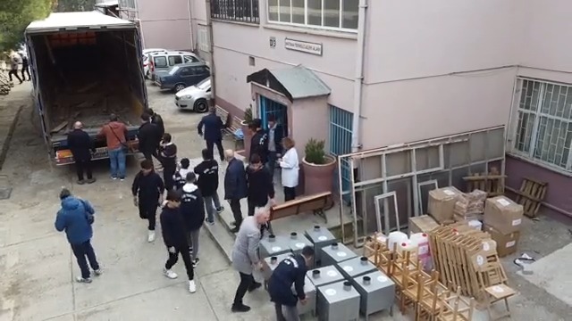 Dayanışmada istikrarın ve güvenilirliğin adresi hâline gelen kurumlarımızın her biri, ayrı bir üretim başarısına imza atıyor. Ülkemizin her zorlu dönemecinde "kara gün dostu" olan meslek liselerimize emeklerinden ötürü içten teşekkürler…