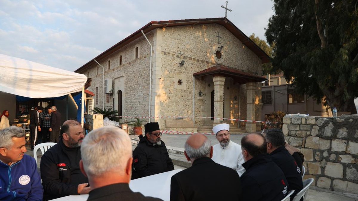 Birlik, beraberlik içerisinde depremin yaralarını saracağız. Hatay Samandağ’da Saint İlyas Rum-Ortodoks Kilisesini ziyaret ederek depremden etkilenen vatandaşlarımıza geçmiş olsun dileklerimizi ve taziyelerimizi ilettik.