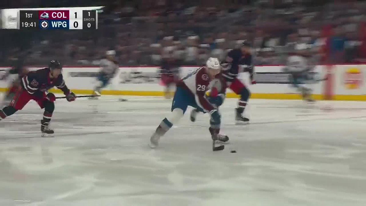MacKinnon with the fastest goal to start a game this season! 19 seconds to be exact 😮‍💨 #GoAvsGo