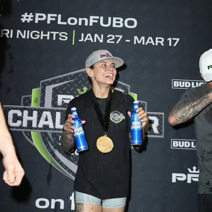 The Contract Cheers hits 𝐃𝐈𝐅𝐅𝐄𝐑𝐄𝐍𝐓! 🍻 Well Deserved @dirtyydezz! B2YB Bud Light #PFLonFubo