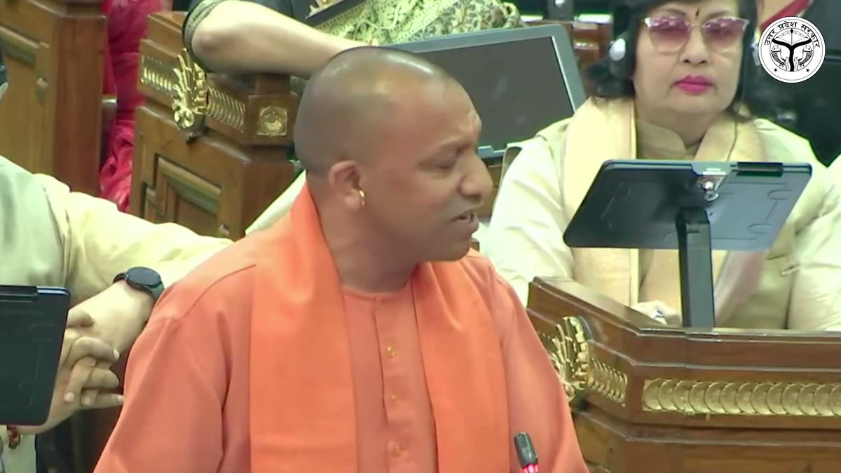 महाकवि रामधारी सिंह 'दिनकर' जी ने कहा था... मूल जानना बड़ा कठिन है नदियों का, वीरों का, धनुष छोड़ कर और गोत्र क्या होता है रणधीरों का, पाते हैं सम्मान तपोबल से भूतल पर शूर, 'जाति-जाति' का शोर मचाते केवल कायर क्रूर। -#UPCM Yogi Adityanath
