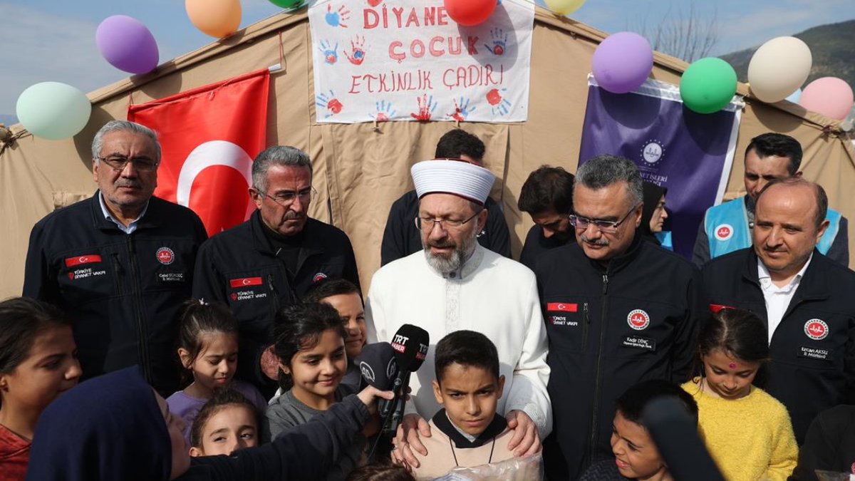 Diyanet İşleri Başkanlığı ve Türkiye Diyanet Vakfı olarak şu ana kadar 1300 tır yardımı deprem bölgesine ulaştırdık.