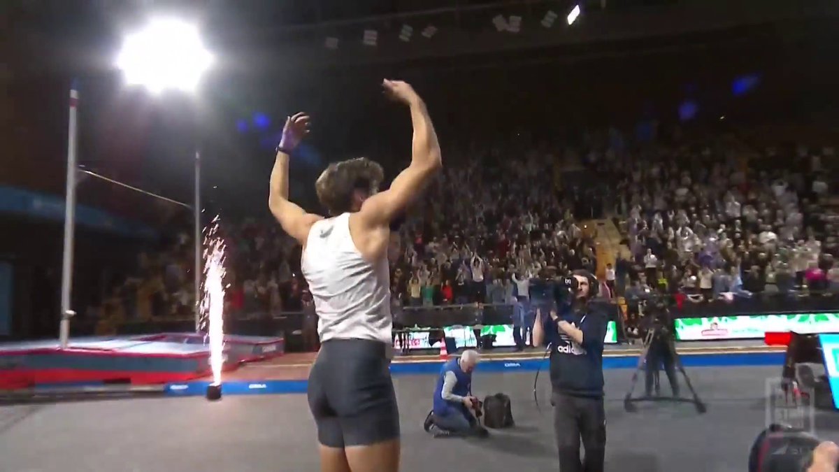 🚨 WORLD RECORD 🚨 MONDO DUPLANTIS GOES 6.22M FOR THE POLE VAULT WORLD RECORD