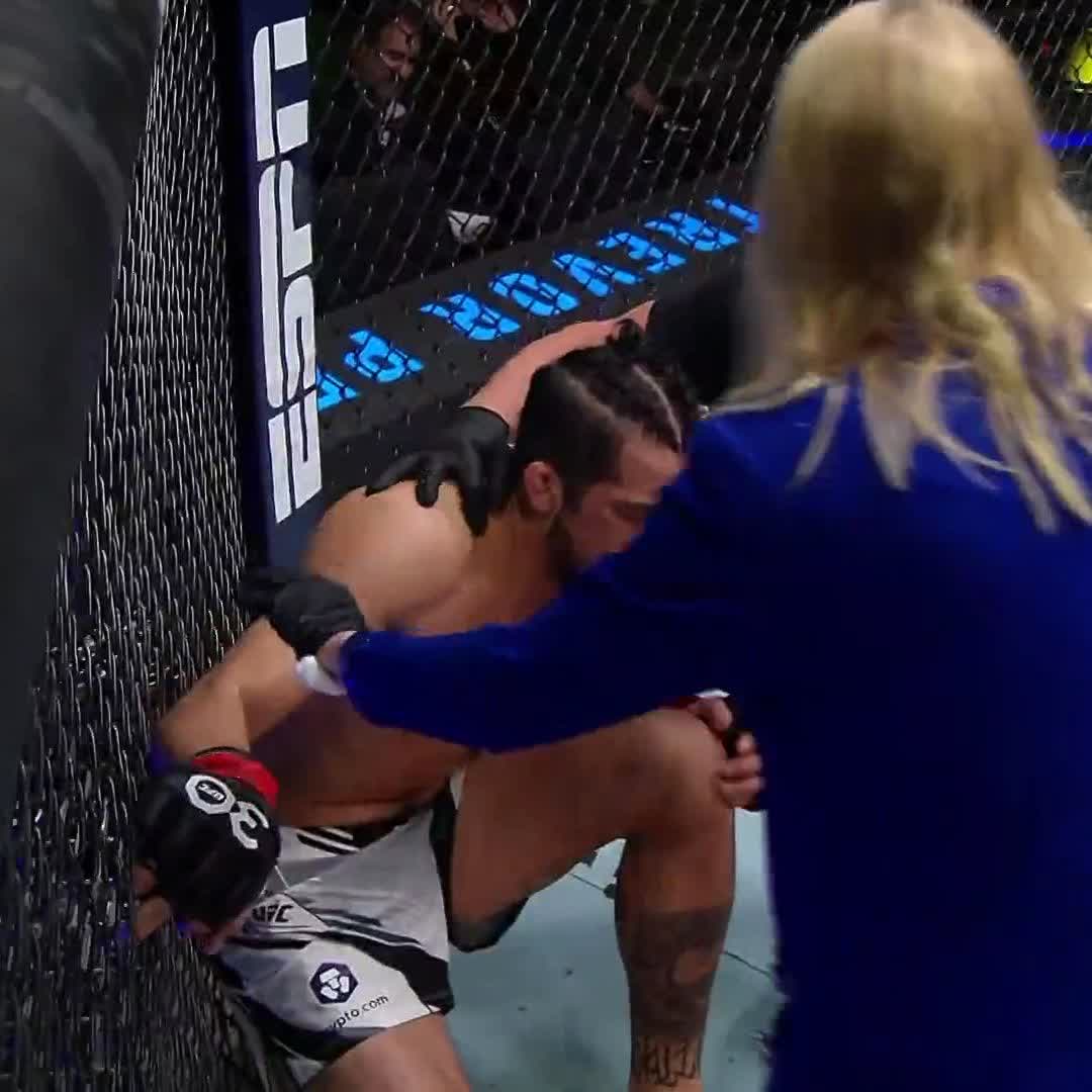 AHHHHHH @TrevorPeek_MMA unloaded in his debut 😱 #UFCVegas70
