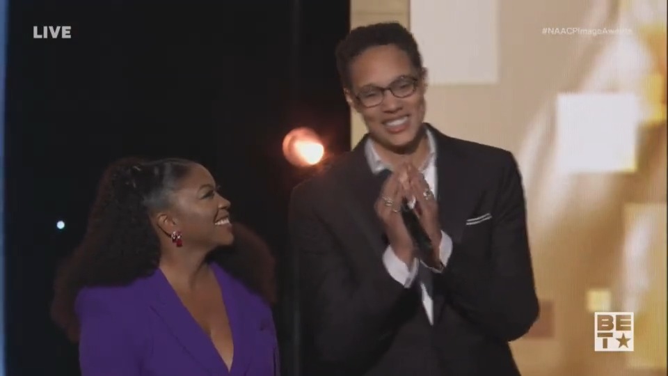 Brittney Griner and her wife take the stage to huge applause at the #NAACPImageAwards