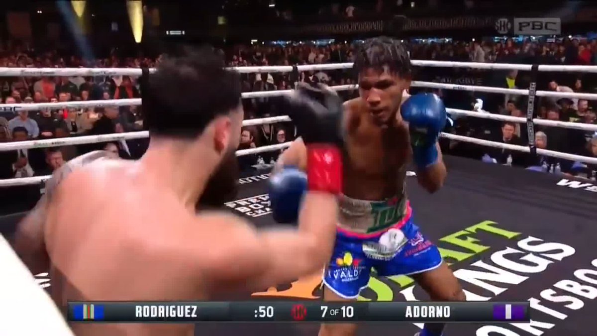 .Elvis Rodriguez catches Adorno clean in round 7 with a power right hook to send him to the mat 😮 #RodriguezAdorno #MatiasPonce