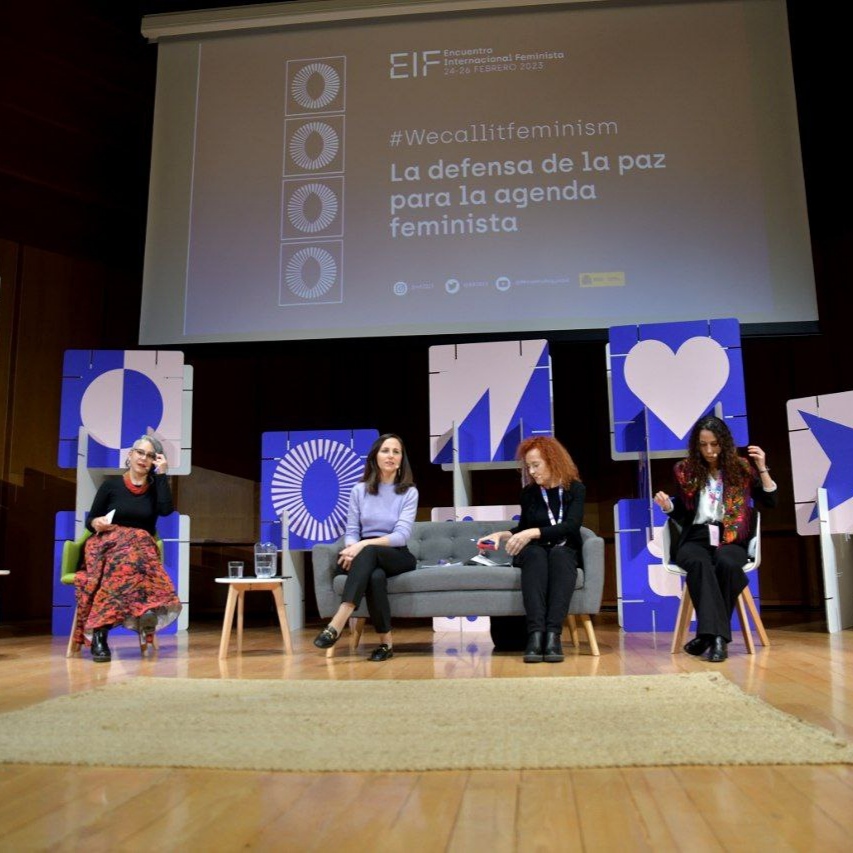 La guerra, el machismo o el capitalismo se asientan sobre una misma base: la dominación. Frente a la lógica de la guerra y la violencia, la lógica de vida que nos propone el feminismo.