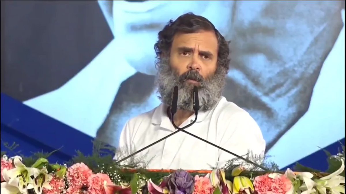 ऑस्ट्रेलिया की एक फोटो में मोदी जी, SBI चेयरपर्सन और अडानी साथ बैठे दिखते हैं। SBI, अडानी को 1 बिलियन डॉलर का लोन दे रहा है। ...तो वहां मोदी जी क्यों बैठे हैं? क्या रिश्ता है? वो सीधा कहते- 'कोई रिश्ता नहीं है' लेकिन रिश्ता है- अडानी और मोदी जी एक हैं। : Rahul Gandhi जी