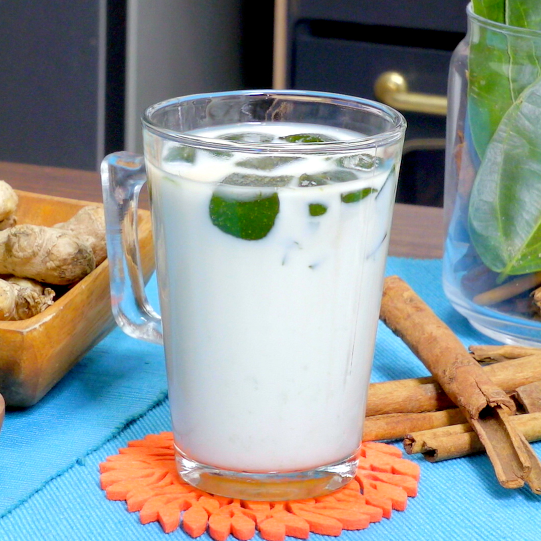 Minuman hangat berkhasiat, nih. Susu dengan rempah dan cincau yang punya manfaat baik untuk tubuh. cc: @masaktv