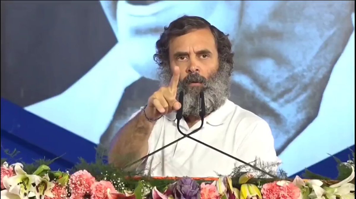 अडानी की कंपनी में काम करने वालों से मैं कहना चाहूंगा कि आपकी कंपनी देश को नुकसान पहुंचा रही है। आजादी की लड़ाई भी ईस्ट इंडिया कंपनी के खिलाफ हुई थी, वह भी एक कंपनी थी। उस कंपनी ने भी भारत का सारा धन और इन्फ्रास्ट्रक्चर उठा लिया था। इतिहास दोहराया जा रहा है। : Rahul Gandhi जी